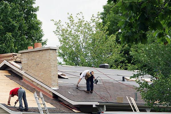 The Benefits of Hiring Licensed and Insured Roofing Contractors